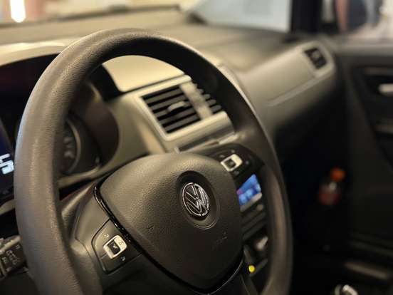 VOLKSWAGEN-FOX-2018