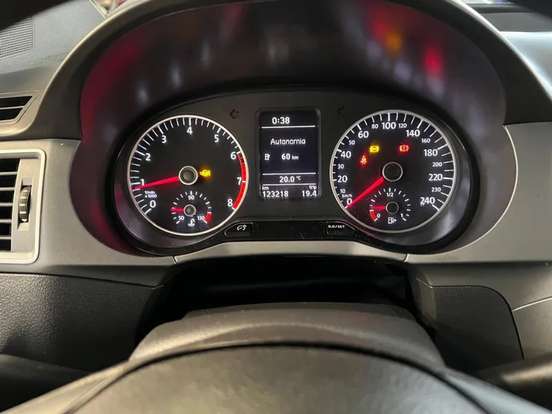 VOLKSWAGEN-FOX-1.6 MSI TOTAL FLEX CONNECT 4P MANUAL VOLKSWAGEN-FOX-2018