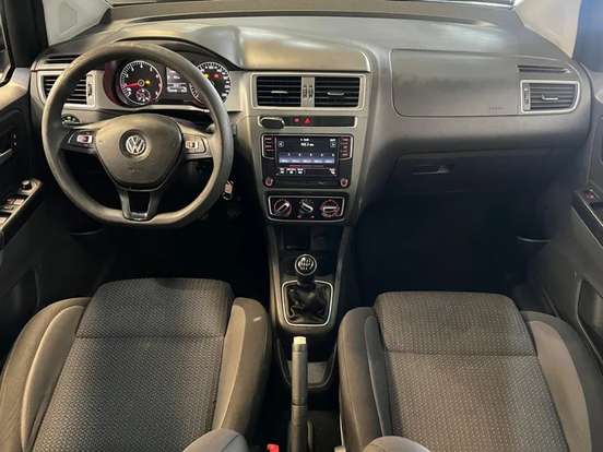 VOLKSWAGEN-FOX-2018