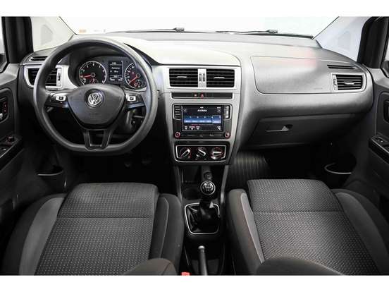 VOLKSWAGEN-FOX-2019