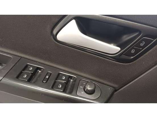VOLKSWAGEN-FOX-2021