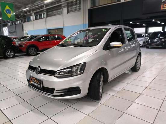 VOLKSWAGEN-FOX-2015