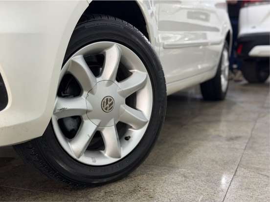 VOLKSWAGEN-FOX-1.6 MSI TRENDLINE 8V FLEX 4P MANUAL VOLKSWAGEN-FOX-2014