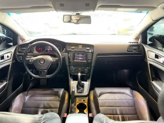 VOLKSWAGEN-GOLF-2015