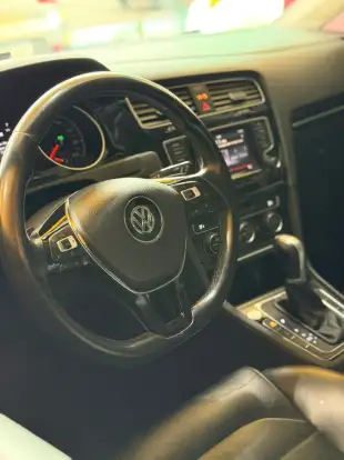 VOLKSWAGEN-GOLF-2015