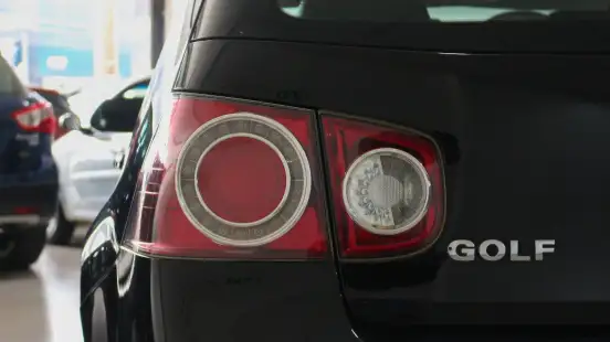 VOLKSWAGEN-GOLF-2011