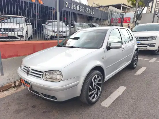 VOLKSWAGEN-GOLF-2005