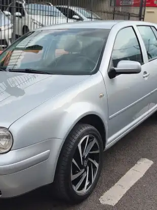 VOLKSWAGEN-GOLF-2005