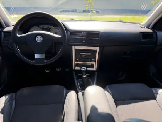 VOLKSWAGEN-GOLF-2011