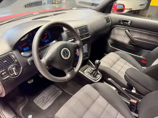VOLKSWAGEN-GOLF-2002
