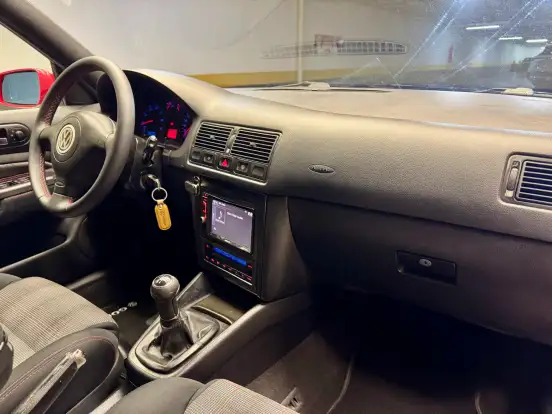 VOLKSWAGEN-GOLF-2002