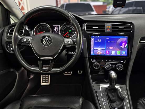 VOLKSWAGEN-GOLF-2015