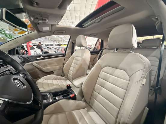 VOLKSWAGEN-GOLF-2014