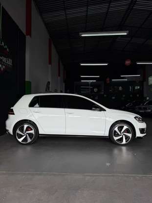 VOLKSWAGEN-GOLF-2017
