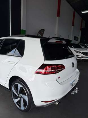 VOLKSWAGEN-GOLF-2017