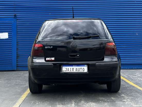 VOLKSWAGEN-GOLF-2005