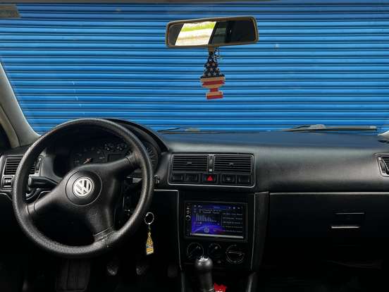 VOLKSWAGEN-GOLF-2005