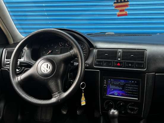 VOLKSWAGEN-GOLF-1.6 MI PLUS 8V GASOLINA 4P MANUAL VOLKSWAGEN-GOLF-2005