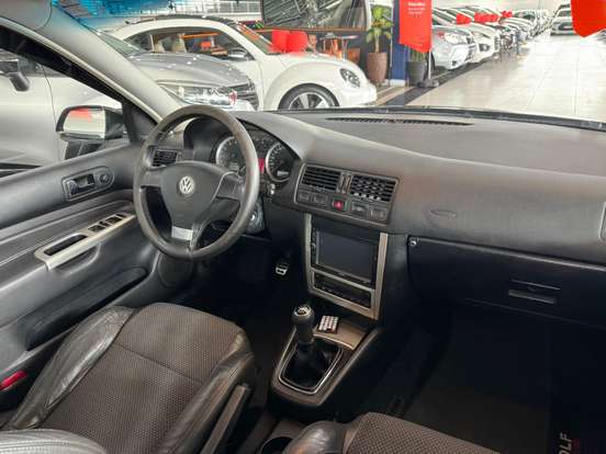 VOLKSWAGEN-GOLF-2010