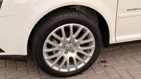 VOLKSWAGEN-GOLF-2013