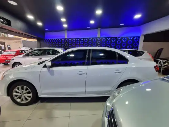 VOLKSWAGEN-JETTA-1.4 16V TSI TRENDLINE GASOLINA 4P MANUAL VOLKSWAGEN-JETTA-2016