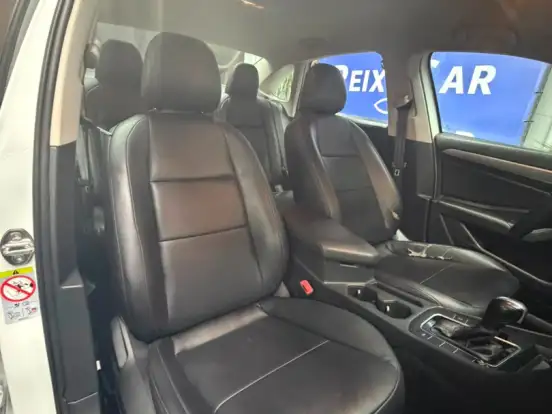 VOLKSWAGEN-JETTA-1.4 250 TSI TOTAL FLEX R-LINE TIPTRONIC VOLKSWAGEN-JETTA-2018