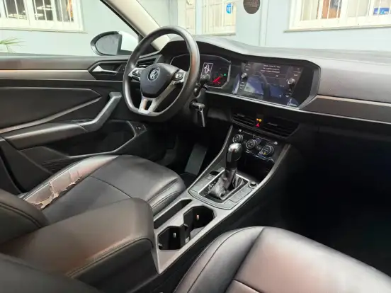 VOLKSWAGEN-JETTA-2018