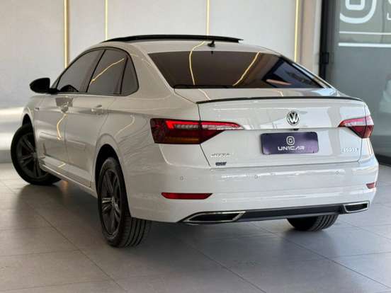 VOLKSWAGEN-JETTA-2018