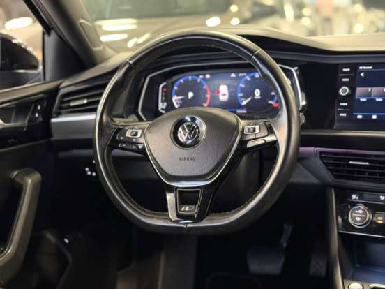 VOLKSWAGEN-JETTA-2018