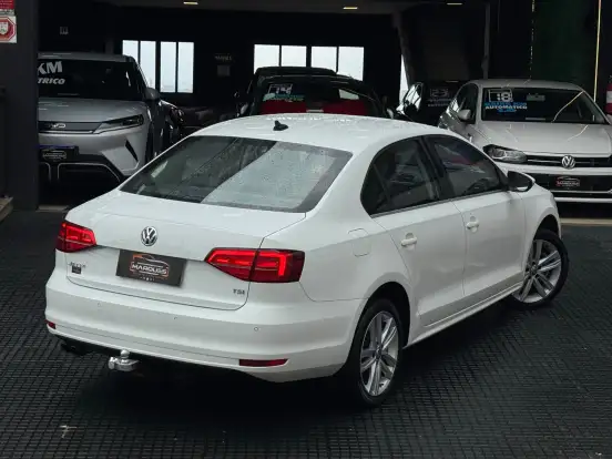 VOLKSWAGEN-JETTA-2015