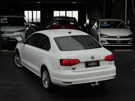 VOLKSWAGEN-JETTA-2.0 TSI HIGHLINE 211CV GASOLINA 4P TIPTRONIC VOLKSWAGEN-JETTA-2015