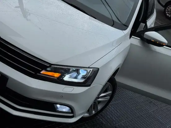 VOLKSWAGEN-JETTA-2015