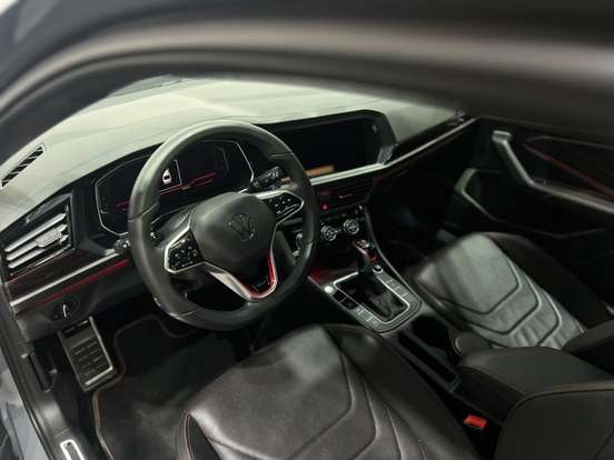 VOLKSWAGEN-JETTA-2024
