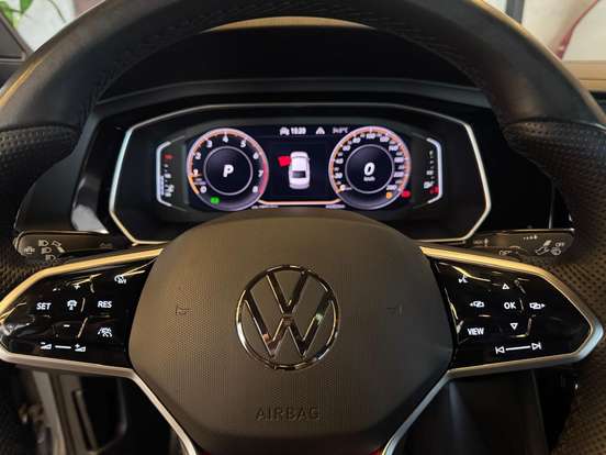 VOLKSWAGEN-JETTA-2023