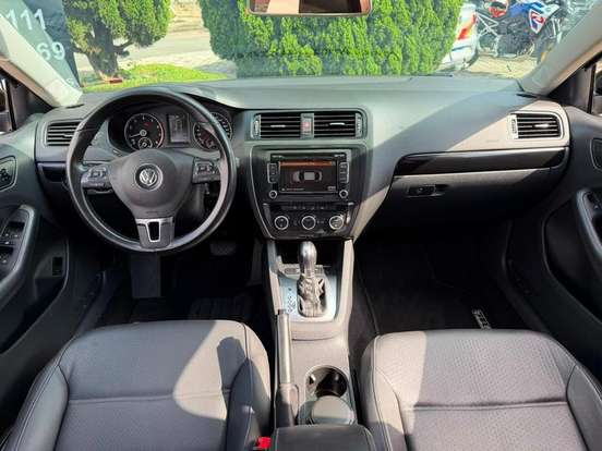 VOLKSWAGEN-JETTA-2.0 COMFORTLINE FLEX 4P TIPTRONIC VOLKSWAGEN-JETTA-2014
