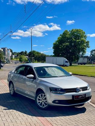 VOLKSWAGEN JETTA 2.0 COMFORTLINE FLEX 4P TIPTRONIC