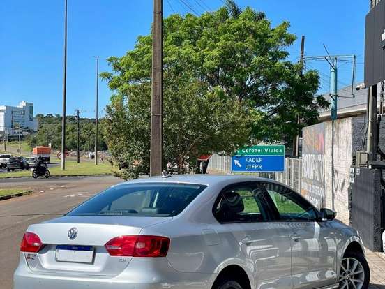 VOLKSWAGEN-JETTA-2.0 COMFORTLINE FLEX 4P TIPTRONIC VOLKSWAGEN-JETTA-2011
