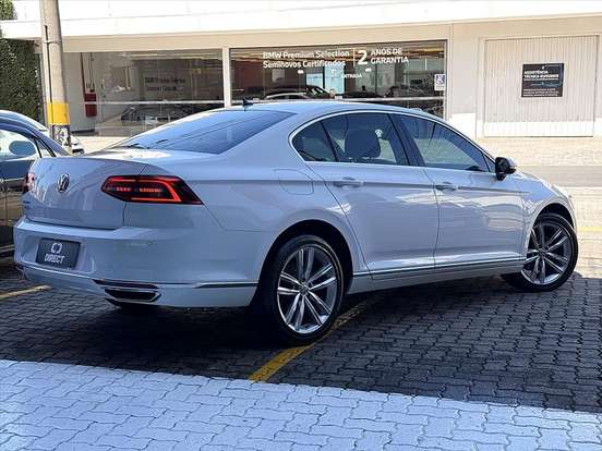 VOLKSWAGEN-PASSAT-2017