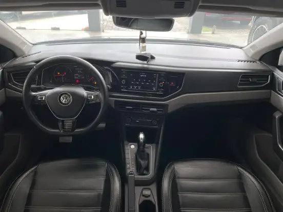 VOLKSWAGEN-POLO-1.0 200 TSI COMFORTLINE AUTOMÁTICO VOLKSWAGEN-POLO-2017