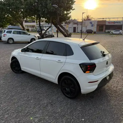 VOLKSWAGEN-POLO-2023