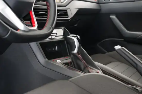 VOLKSWAGEN-POLO-2023