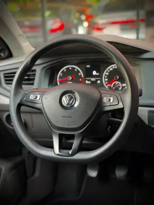 VOLKSWAGEN-POLO-2018