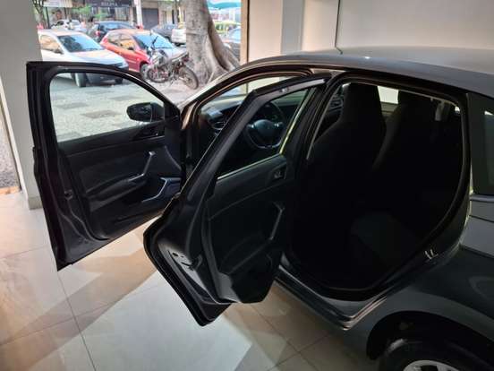 VOLKSWAGEN-POLO-2023
