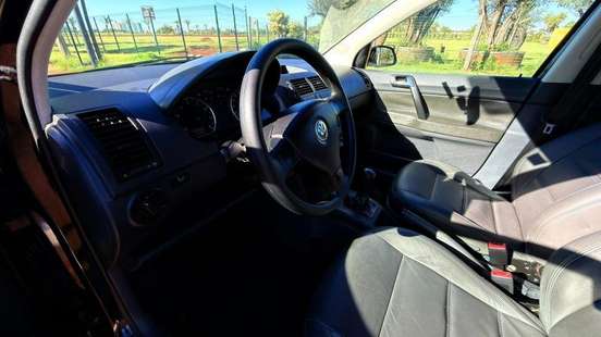 VOLKSWAGEN-POLO-2009