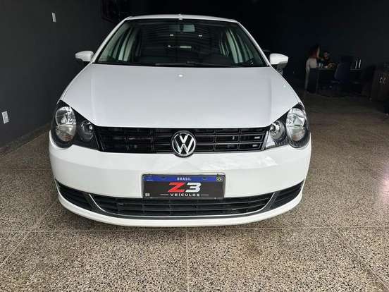 VOLKSWAGEN-POLO-2011