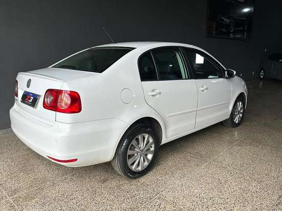 VOLKSWAGEN-POLO-2011