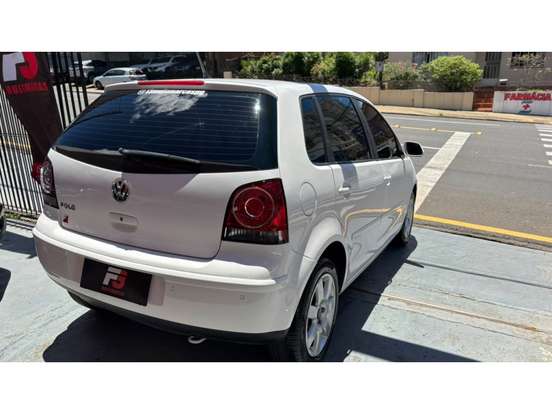 VOLKSWAGEN-POLO-2011