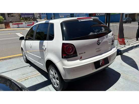 VOLKSWAGEN-POLO-2011