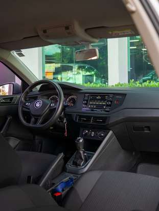 VOLKSWAGEN-POLO-2021