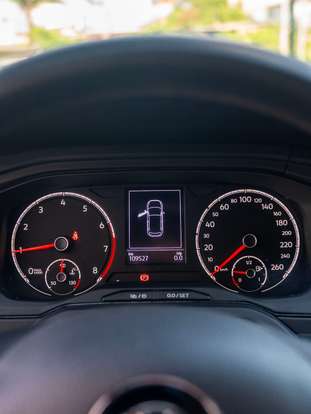 VOLKSWAGEN-POLO-2021
